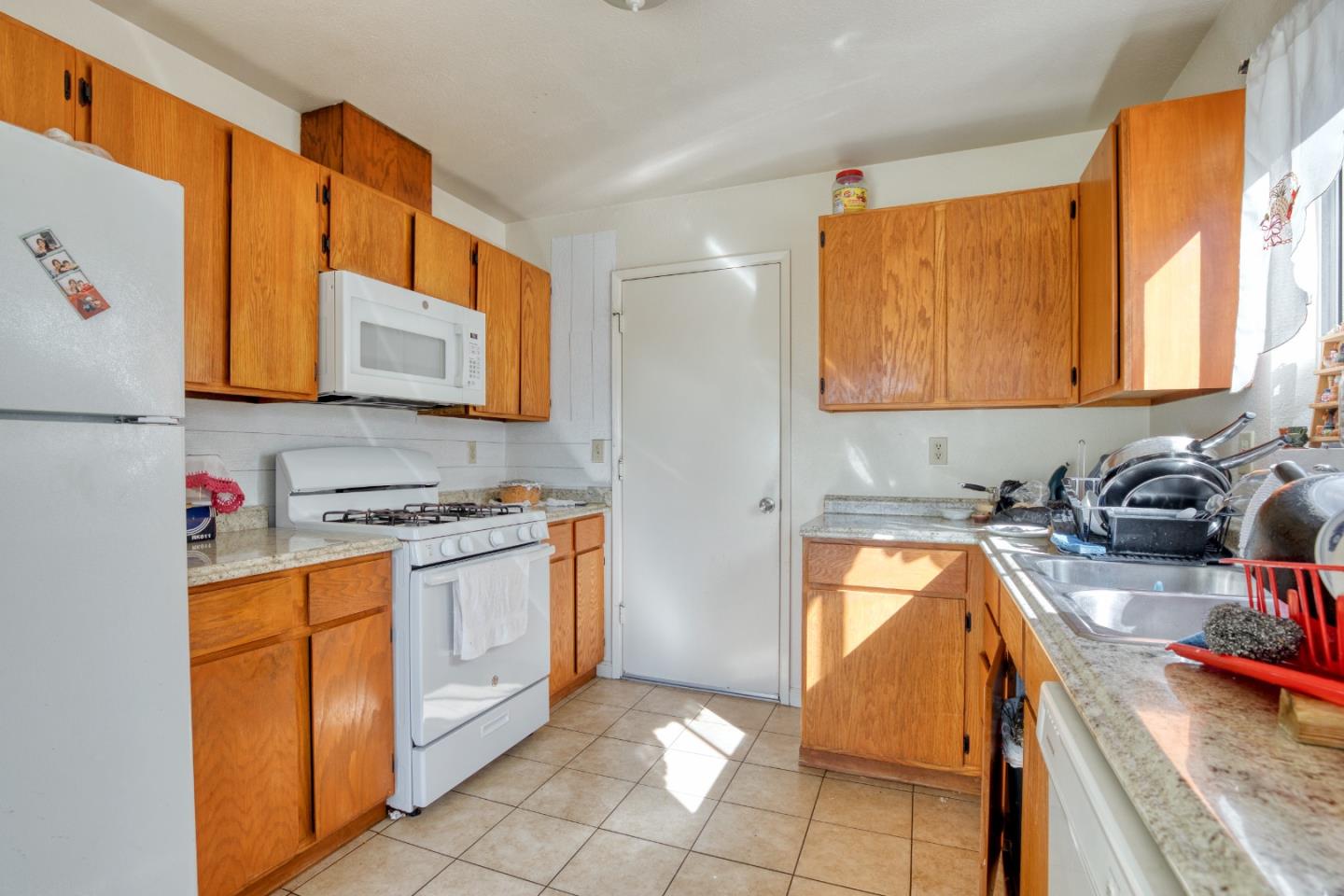 Detail Gallery Image 6 of 18 For 29 Altamont Dr, Watsonville,  CA 95076 - 3 Beds | 2 Baths
