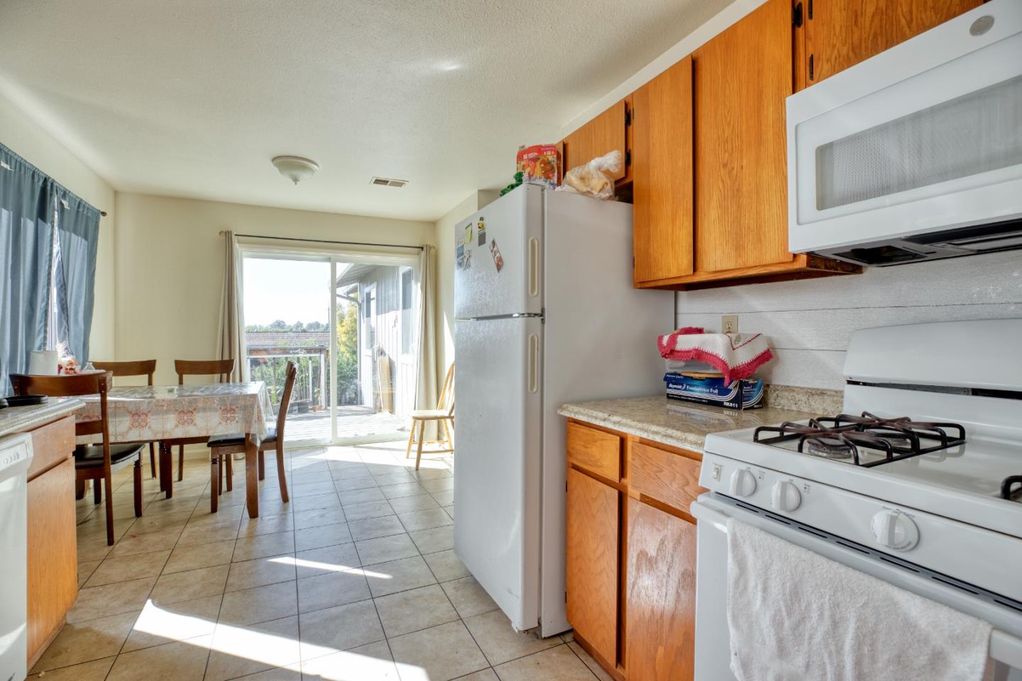 Detail Gallery Image 7 of 18 For 29 Altamont Dr, Watsonville,  CA 95076 - 3 Beds | 2 Baths