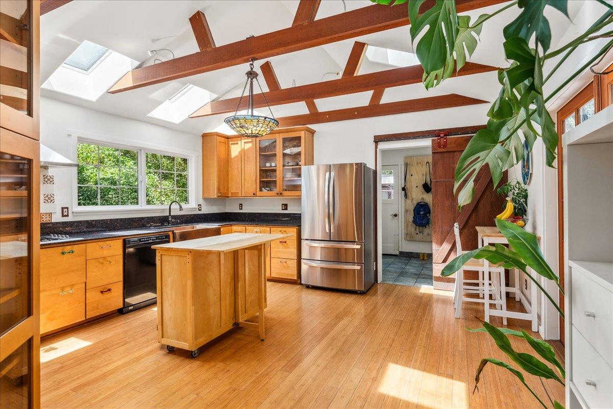 Detail Gallery Image 3 of 30 For 11 Southbank Rd, Carmel Valley,  CA 93924 - 2 Beds | 2 Baths