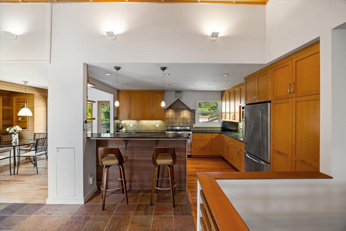 Detail Gallery Image 10 of 33 For 2310 Fleetwood Dr, San Bruno,  CA 94066 - 4 Beds | 3 Baths