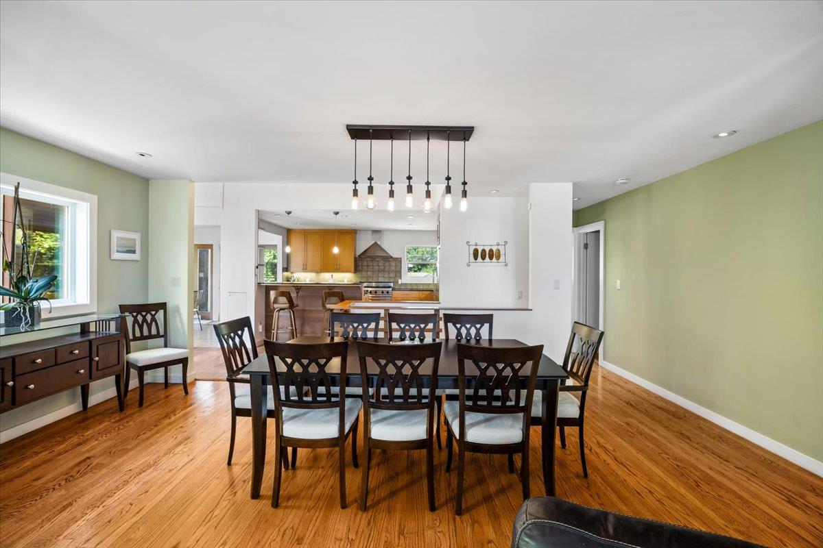 Detail Gallery Image 12 of 33 For 2310 Fleetwood Dr, San Bruno,  CA 94066 - 4 Beds | 3 Baths