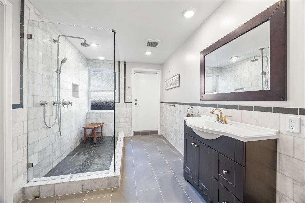 Detail Gallery Image 23 of 33 For 2310 Fleetwood Dr, San Bruno,  CA 94066 - 4 Beds | 3 Baths