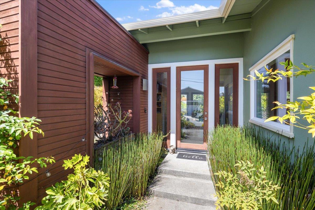 Detail Gallery Image 3 of 33 For 2310 Fleetwood Dr, San Bruno,  CA 94066 - 4 Beds | 3 Baths