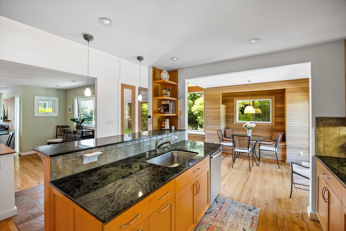 Detail Gallery Image 9 of 33 For 2310 Fleetwood Dr, San Bruno,  CA 94066 - 4 Beds | 3 Baths