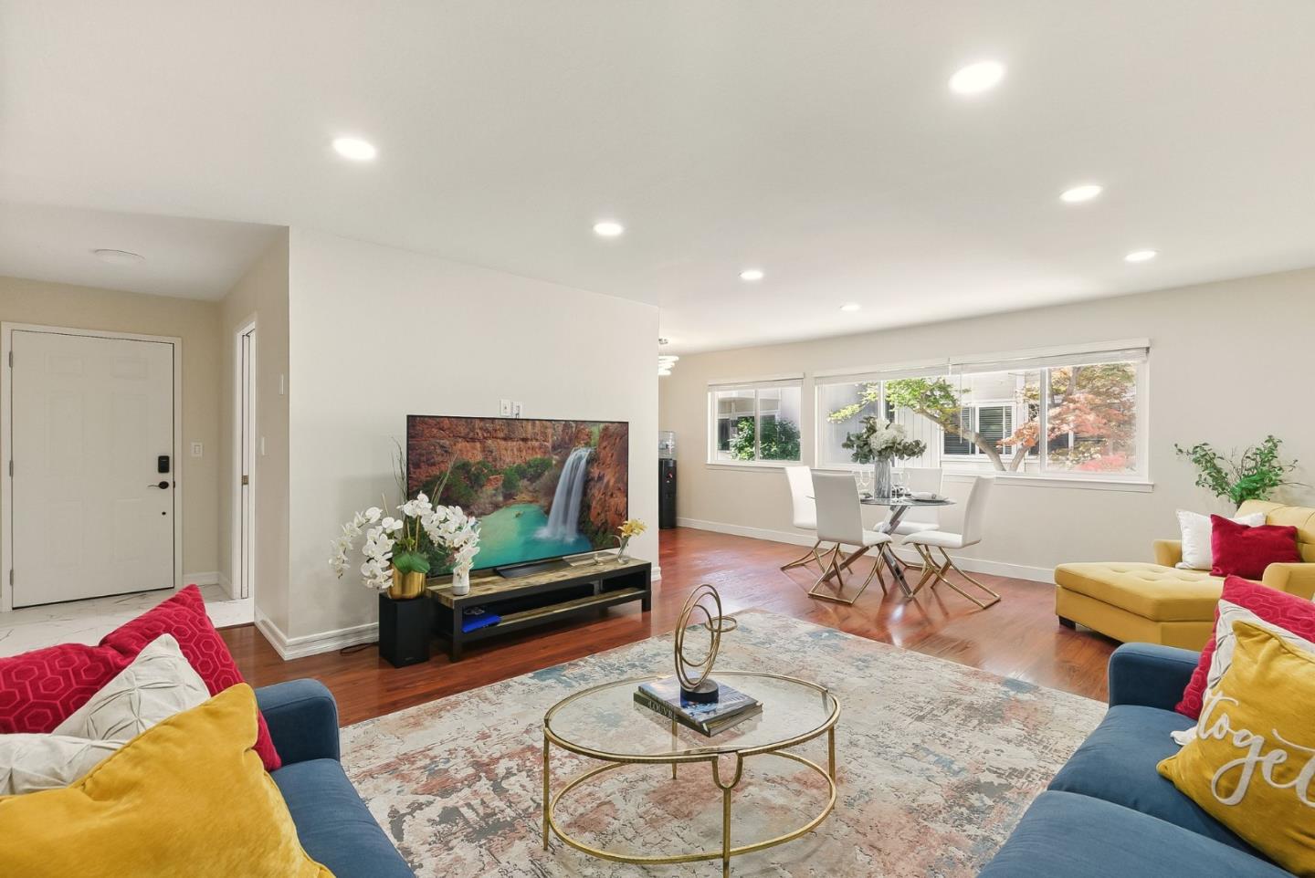 Detail Gallery Image 2 of 17 For 1898 Meridian Ave #24,  San Jose,  CA 95125 - 3 Beds | 2 Baths