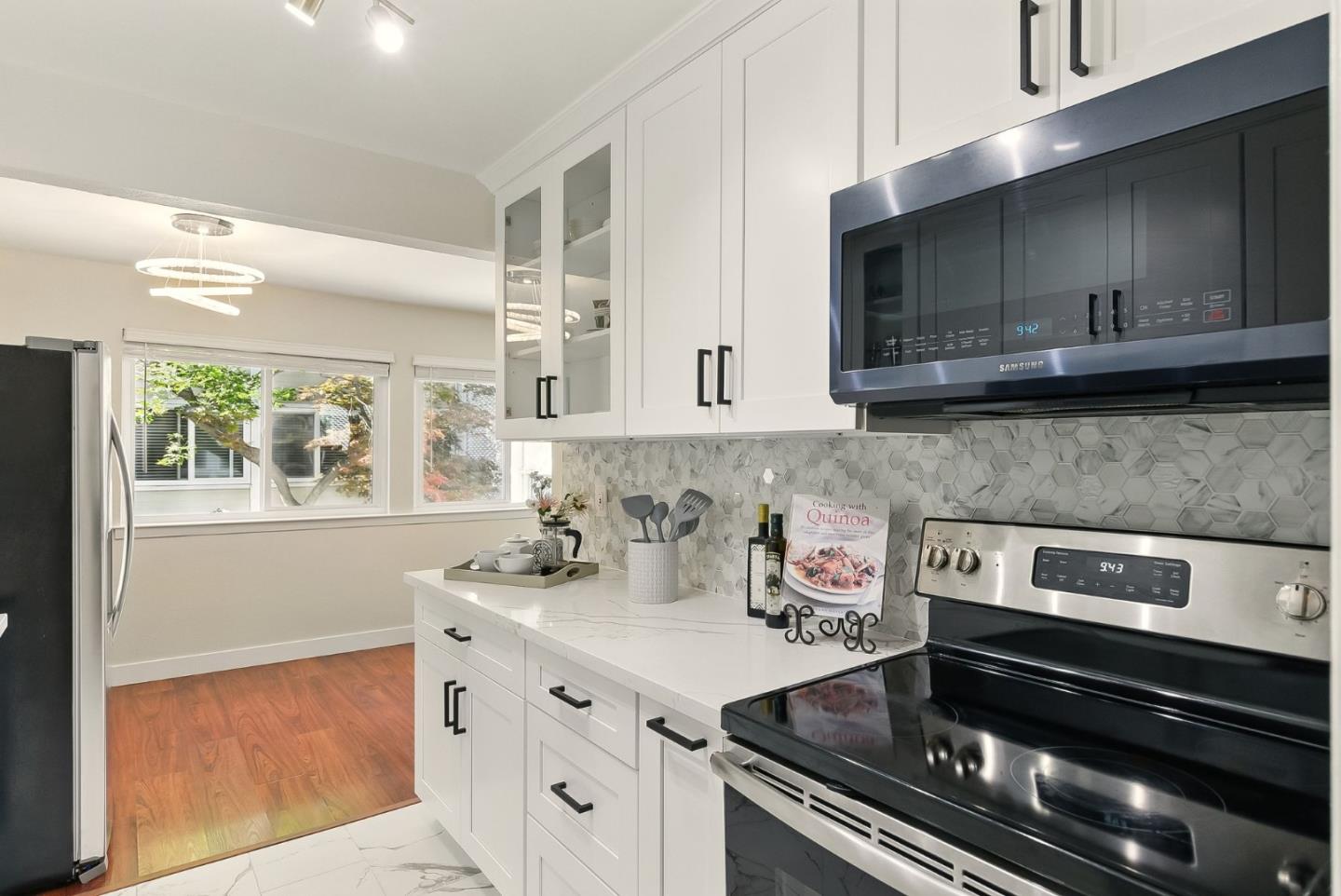 Detail Gallery Image 5 of 17 For 1898 Meridian Ave #24,  San Jose,  CA 95125 - 3 Beds | 2 Baths