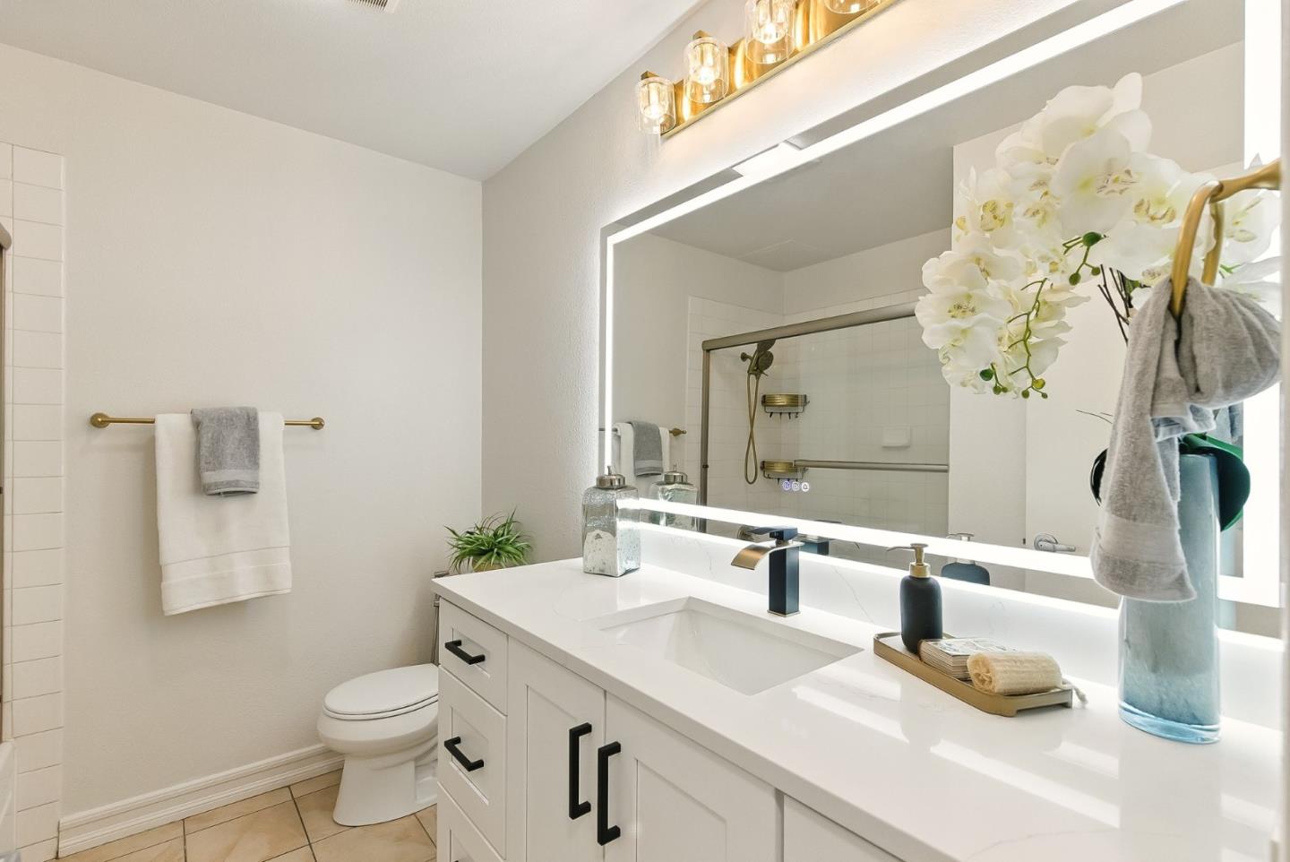Detail Gallery Image 9 of 17 For 1898 Meridian Ave #24,  San Jose,  CA 95125 - 3 Beds | 2 Baths