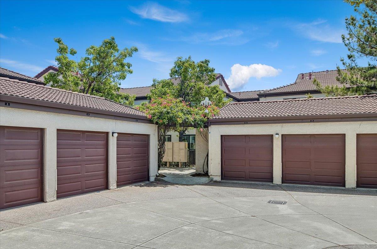 Detail Gallery Image 6 of 14 For 21239 Gary Dr 206a,  Hayward,  CA 94546 - 2 Beds | 2 Baths