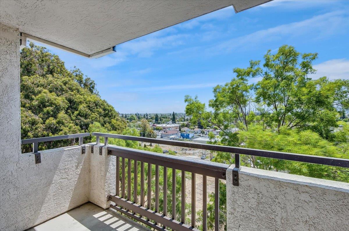 Detail Gallery Image 7 of 14 For 21239 Gary Dr 206a,  Hayward,  CA 94546 - 2 Beds | 2 Baths