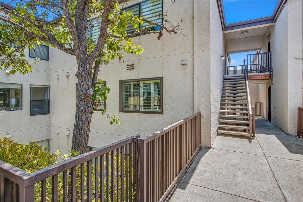 Detail Gallery Image 8 of 14 For 21239 Gary Dr 206a,  Hayward,  CA 94546 - 2 Beds | 2 Baths