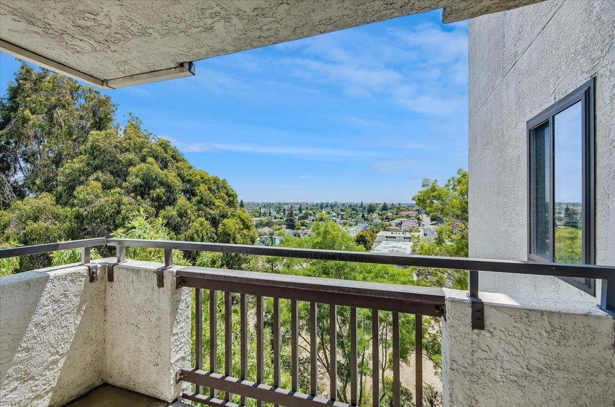Detail Gallery Image 9 of 14 For 21239 Gary Dr 206a,  Hayward,  CA 94546 - 2 Beds | 2 Baths