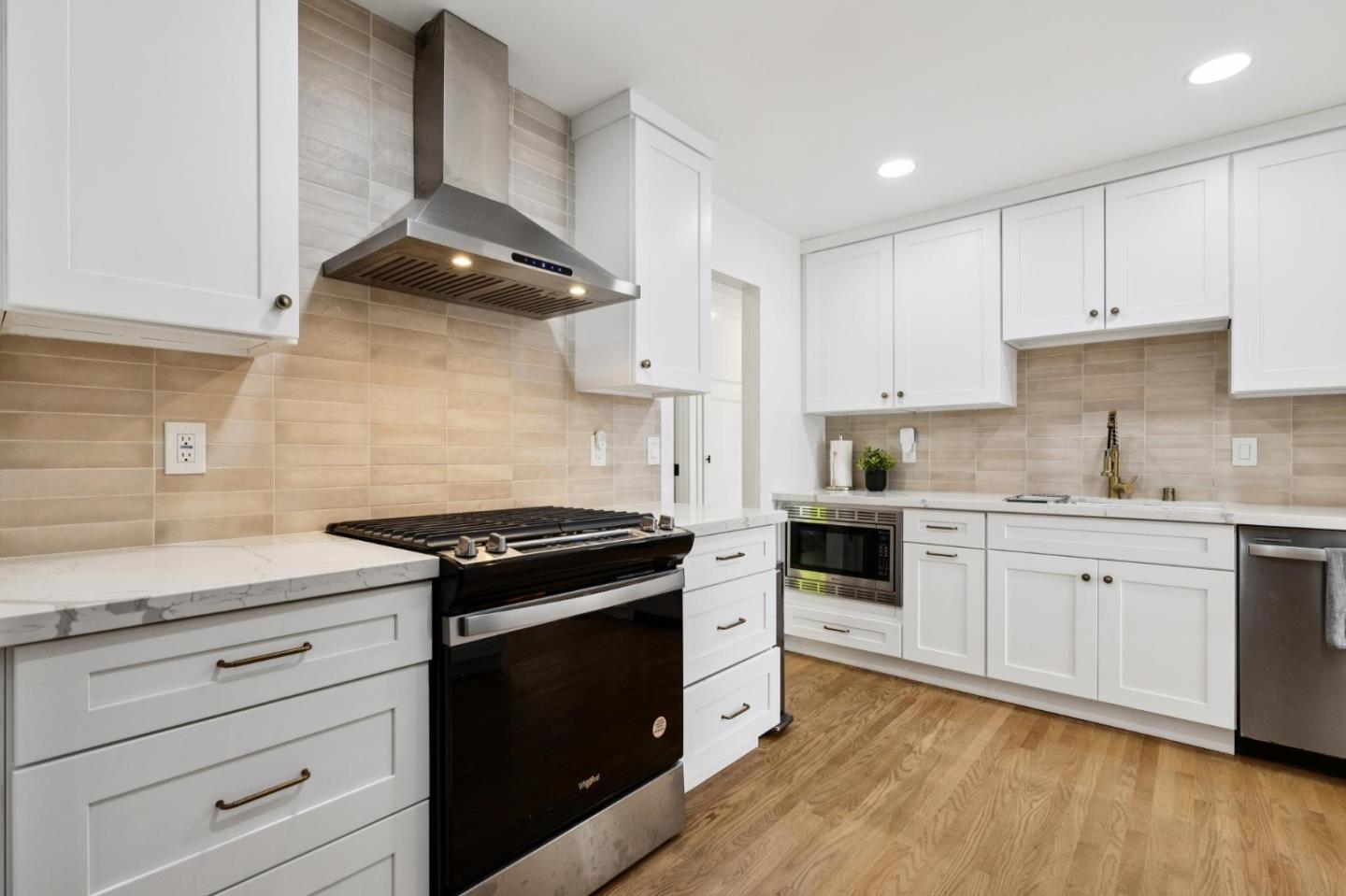 Detail Gallery Image 11 of 27 For 1304 Alicante Dr, Pacifica,  CA 94044 - 4 Beds | 2 Baths