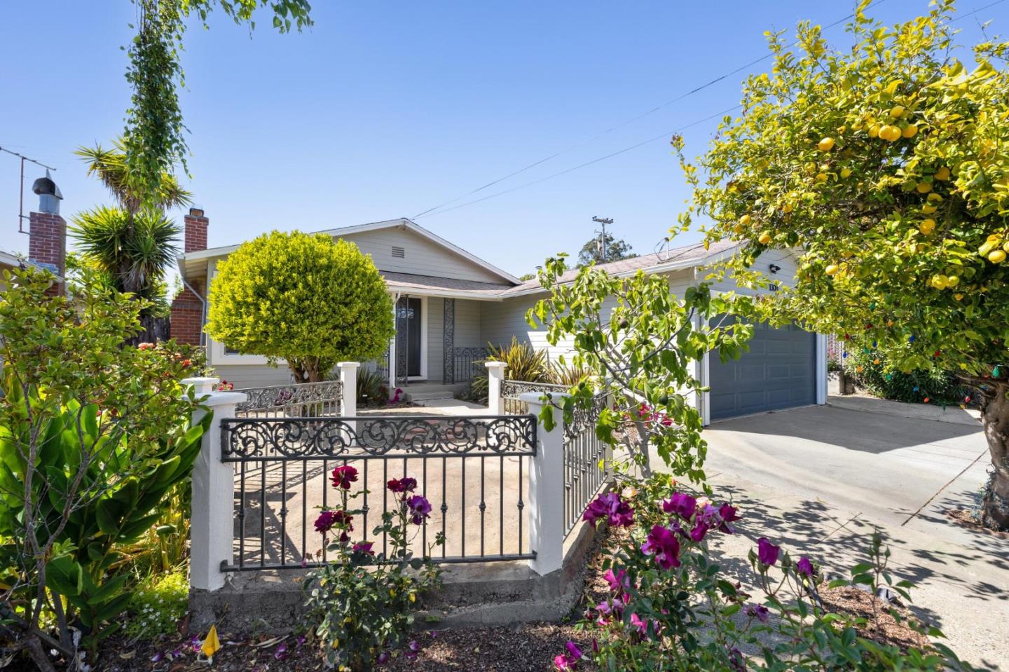 Detail Gallery Image 2 of 27 For 1304 Alicante Dr, Pacifica,  CA 94044 - 4 Beds | 2 Baths