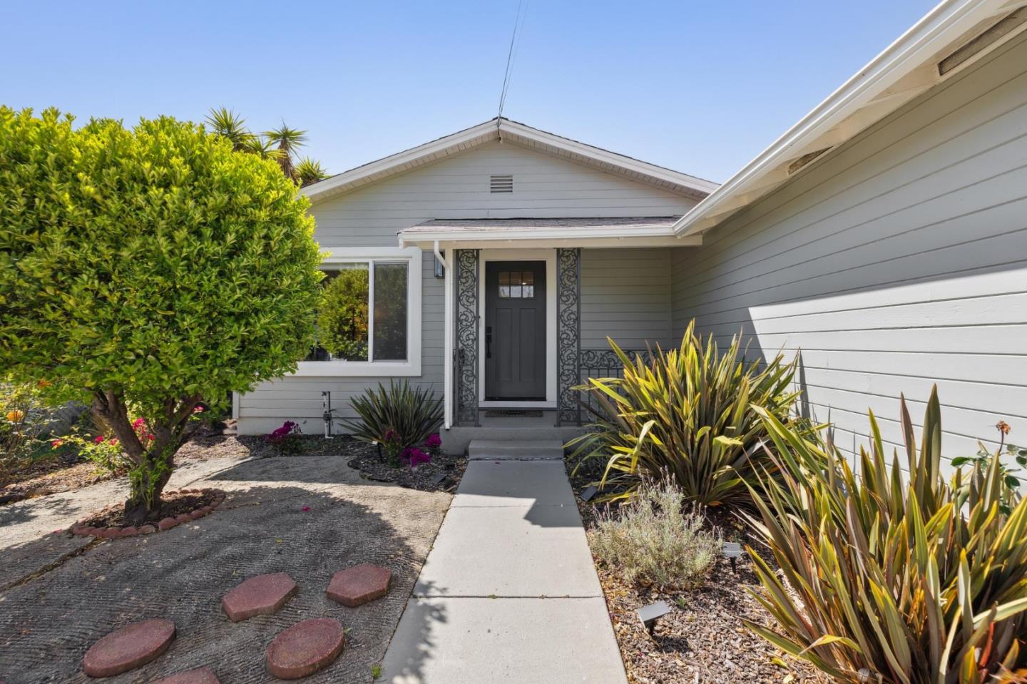 Detail Gallery Image 3 of 27 For 1304 Alicante Dr, Pacifica,  CA 94044 - 4 Beds | 2 Baths