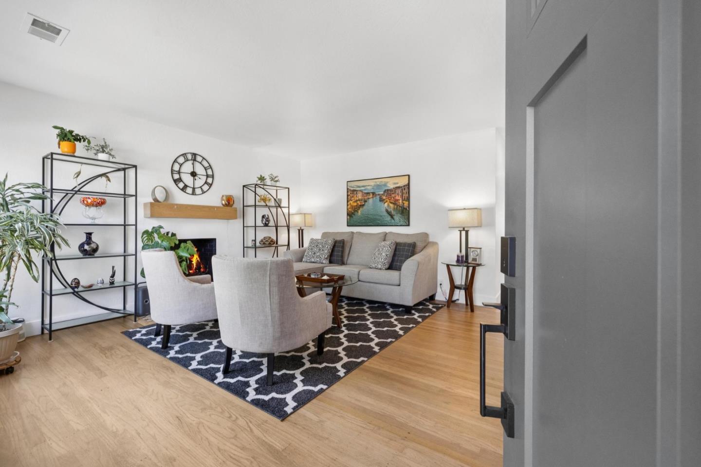 Detail Gallery Image 4 of 27 For 1304 Alicante Dr, Pacifica,  CA 94044 - 4 Beds | 2 Baths