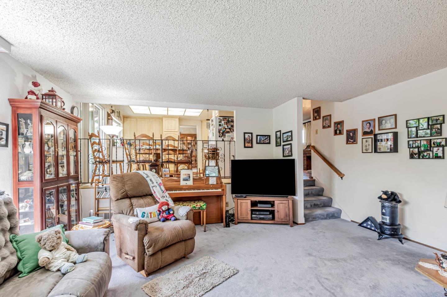 Detail Gallery Image 3 of 58 For 1139 Braemer Ct, San Jose,  CA 95132 - 6 Beds | 3/1 Baths