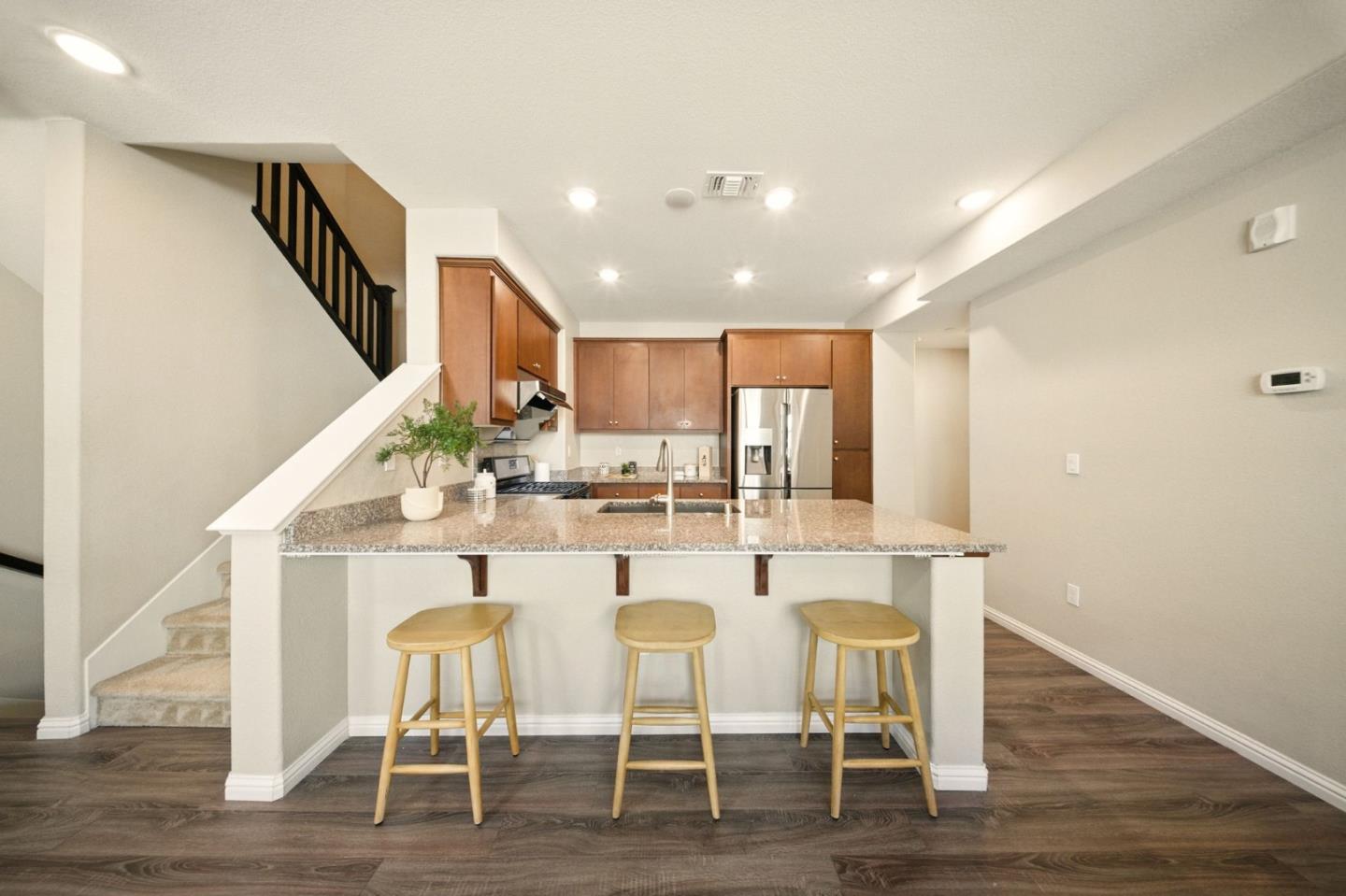 Detail Gallery Image 11 of 37 For 2086 Mahuron Cir, San Jose,  CA 95133 - 3 Beds | 3 Baths