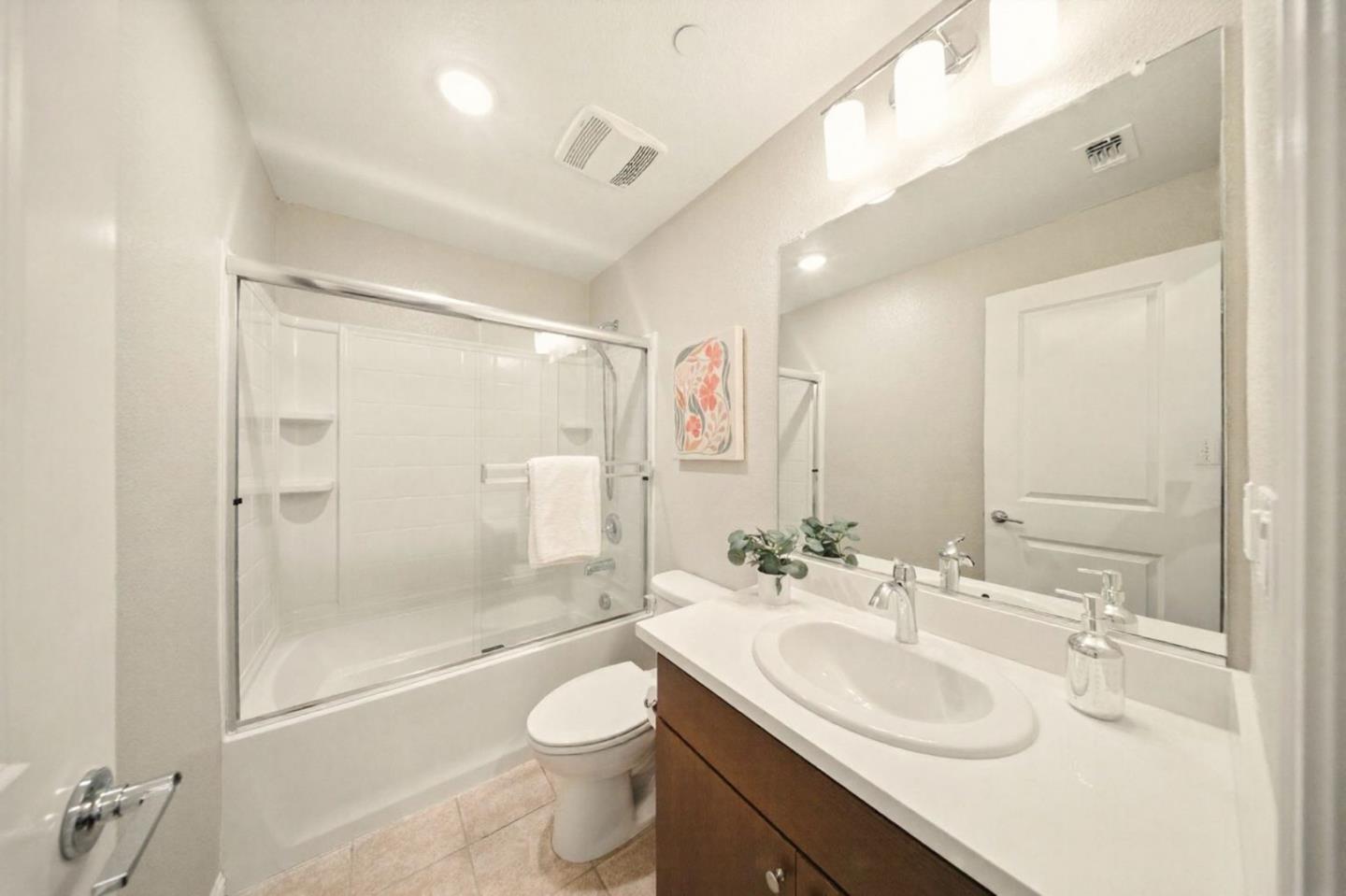 Detail Gallery Image 22 of 37 For 2086 Mahuron Cir, San Jose,  CA 95133 - 3 Beds | 3 Baths