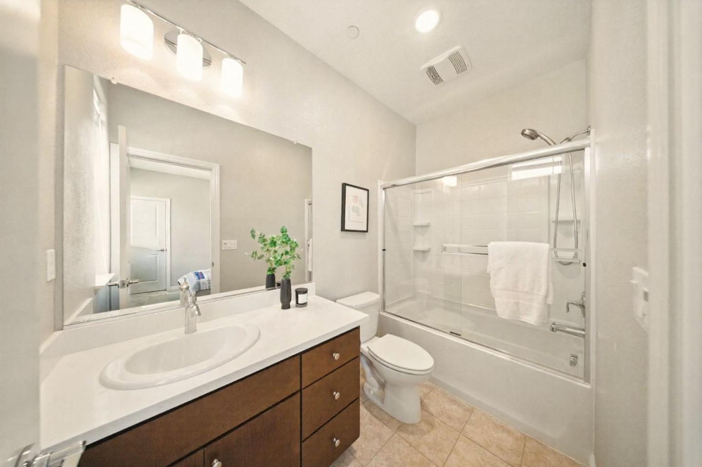 Detail Gallery Image 25 of 37 For 2086 Mahuron Cir, San Jose,  CA 95133 - 3 Beds | 3 Baths