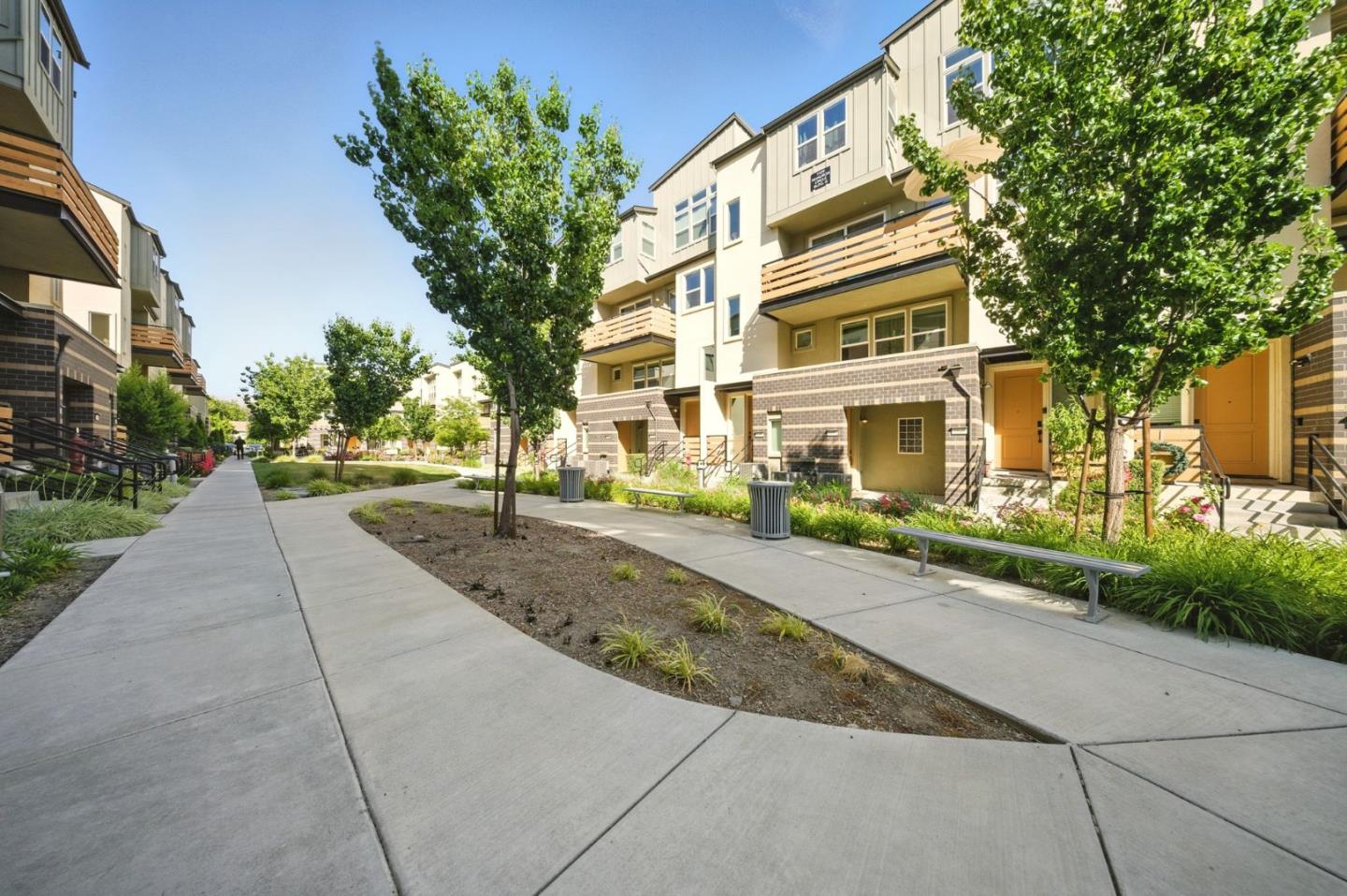 Detail Gallery Image 29 of 37 For 2086 Mahuron Cir, San Jose,  CA 95133 - 3 Beds | 3 Baths