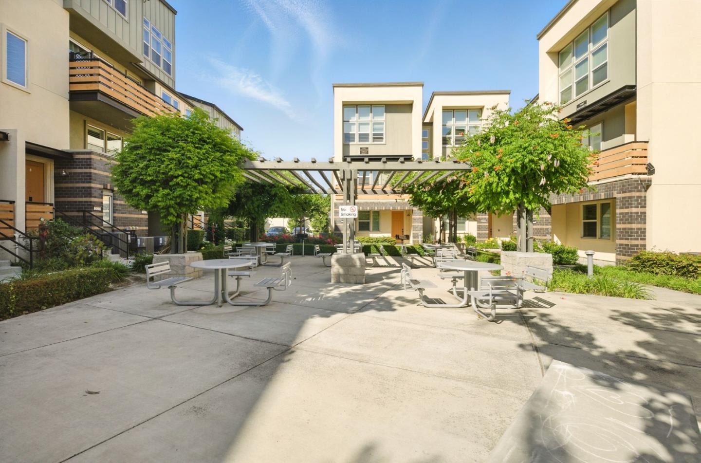 Detail Gallery Image 31 of 37 For 2086 Mahuron Cir, San Jose,  CA 95133 - 3 Beds | 3 Baths