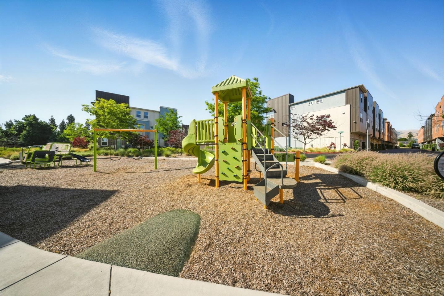 Detail Gallery Image 32 of 37 For 2086 Mahuron Cir, San Jose,  CA 95133 - 3 Beds | 3 Baths