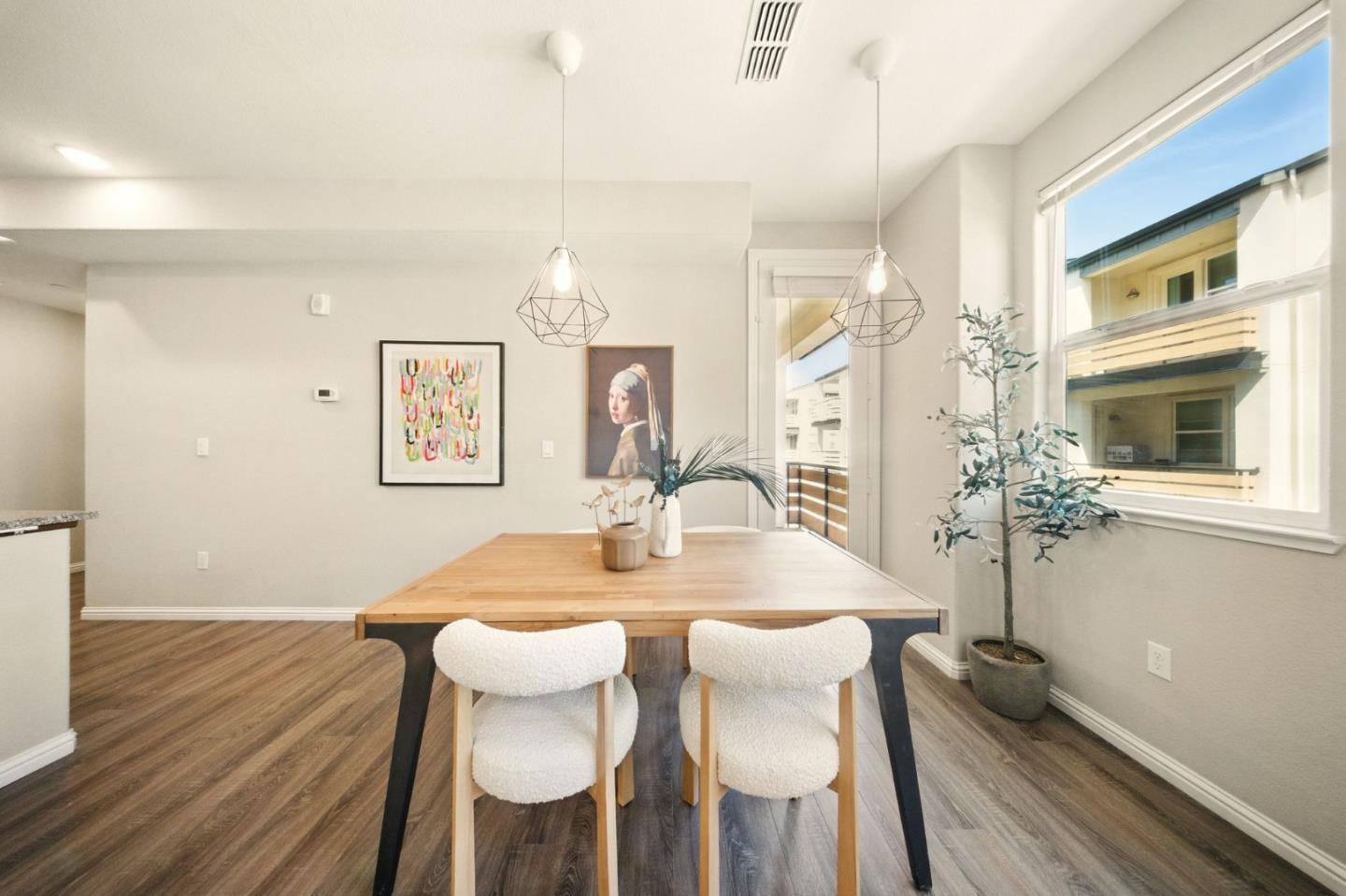 Detail Gallery Image 7 of 37 For 2086 Mahuron Cir, San Jose,  CA 95133 - 3 Beds | 3 Baths