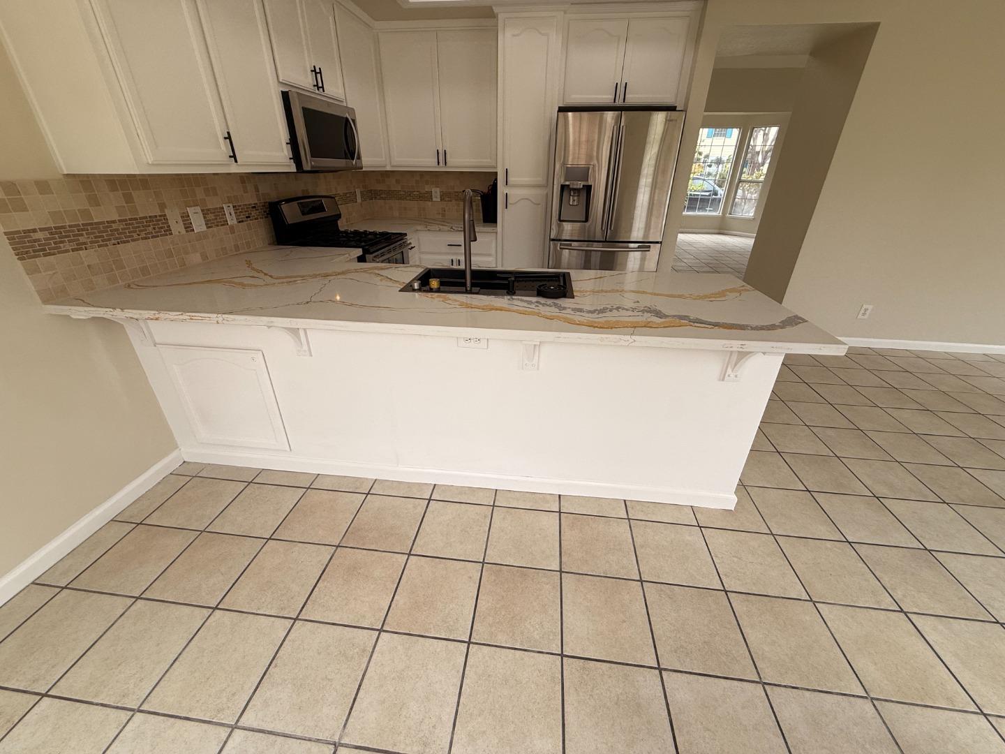 Detail Gallery Image 10 of 34 For 1980 Princeton Ct, Salinas,  CA 93906 - 4 Beds | 2/1 Baths