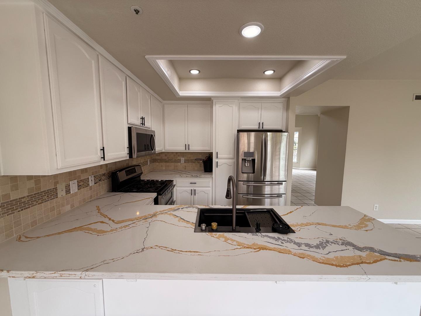 Detail Gallery Image 12 of 34 For 1980 Princeton Ct, Salinas,  CA 93906 - 4 Beds | 2/1 Baths