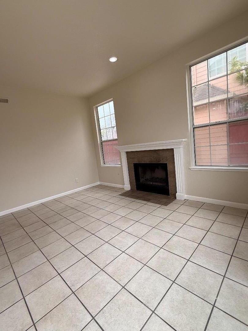 Detail Gallery Image 13 of 34 For 1980 Princeton Ct, Salinas,  CA 93906 - 4 Beds | 2/1 Baths