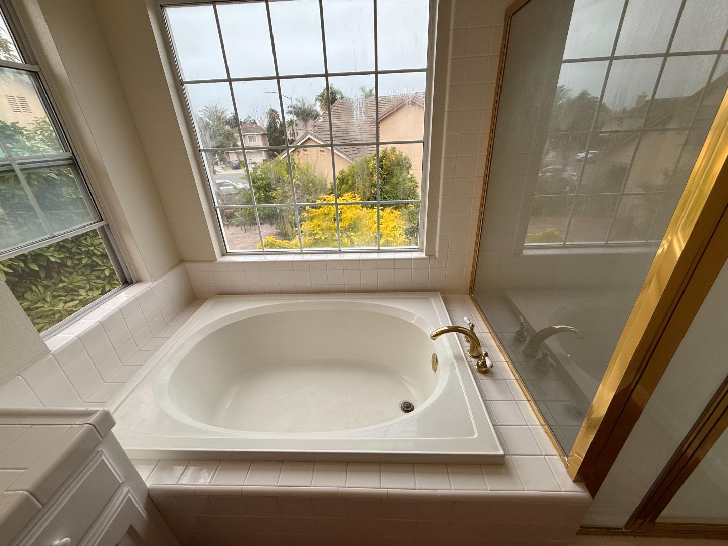 Detail Gallery Image 17 of 34 For 1980 Princeton Ct, Salinas,  CA 93906 - 4 Beds | 2/1 Baths