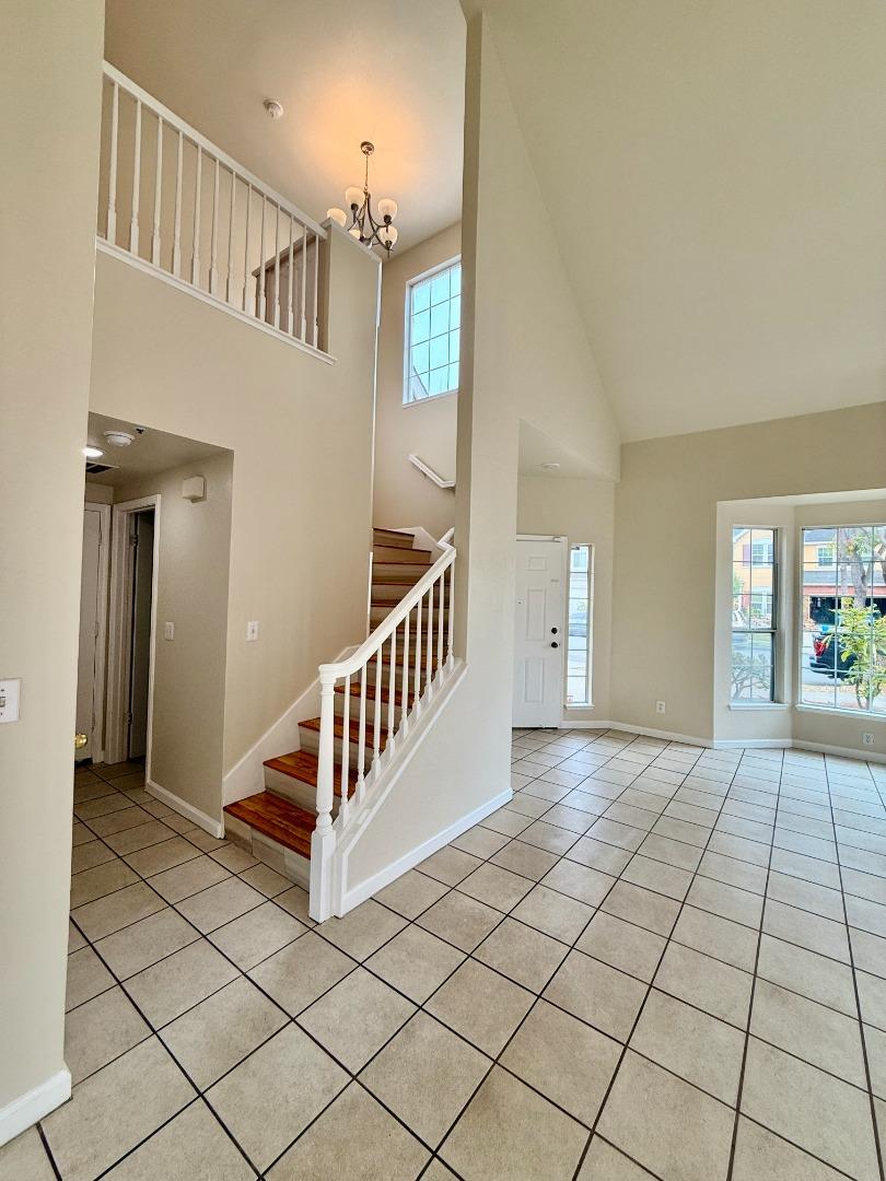 Detail Gallery Image 2 of 34 For 1980 Princeton Ct, Salinas,  CA 93906 - 4 Beds | 2/1 Baths