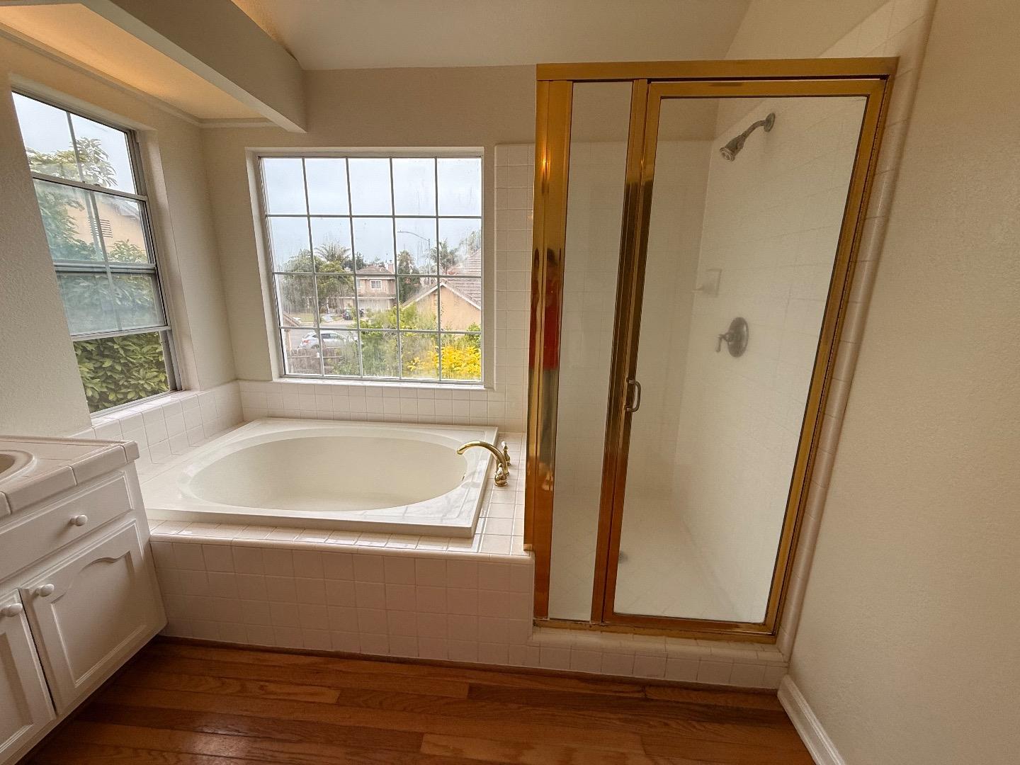 Detail Gallery Image 4 of 34 For 1980 Princeton Ct, Salinas,  CA 93906 - 4 Beds | 2/1 Baths