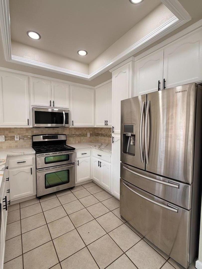 Detail Gallery Image 5 of 34 For 1980 Princeton Ct, Salinas,  CA 93906 - 4 Beds | 2/1 Baths