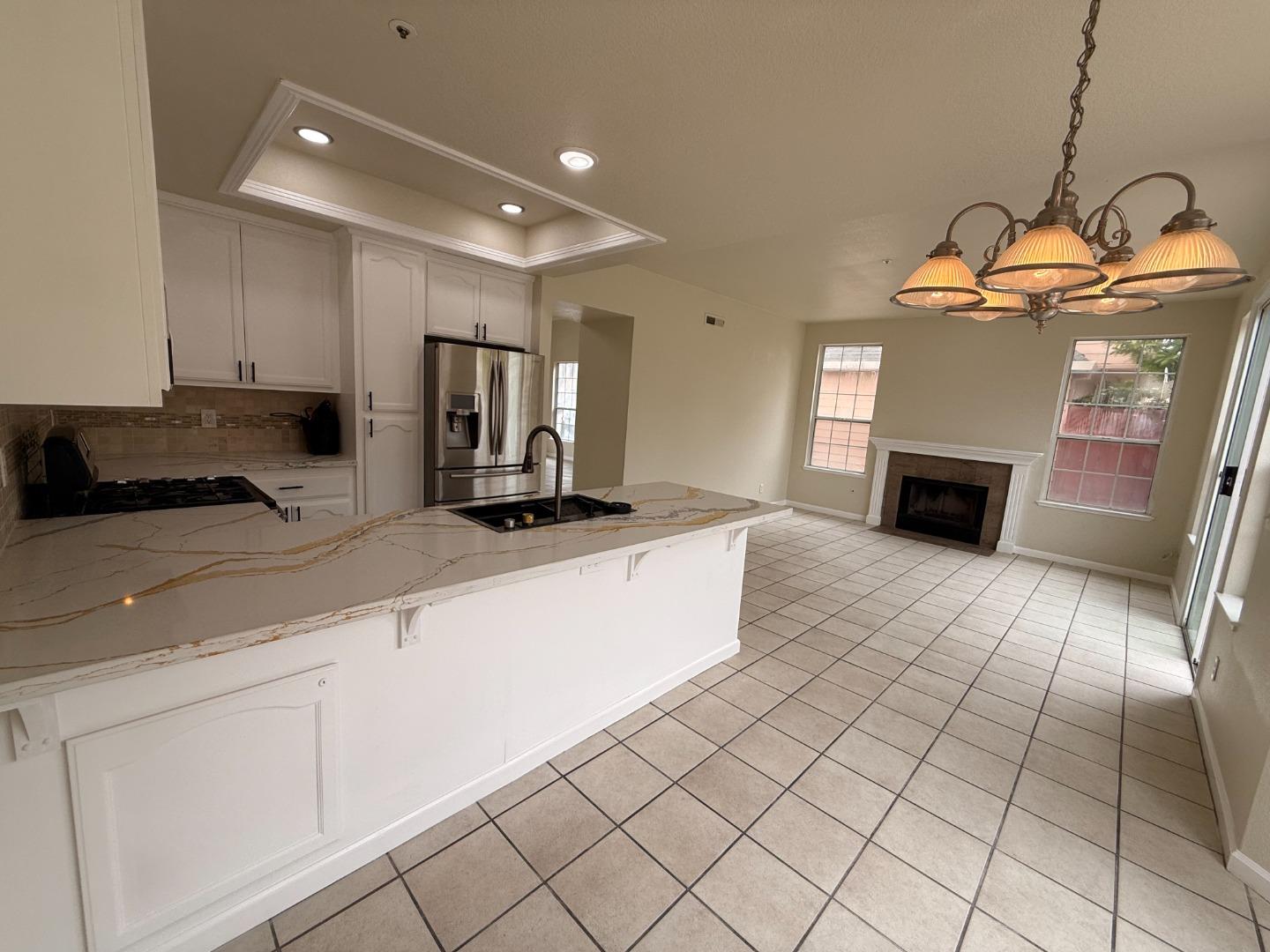 Detail Gallery Image 9 of 34 For 1980 Princeton Ct, Salinas,  CA 93906 - 4 Beds | 2/1 Baths