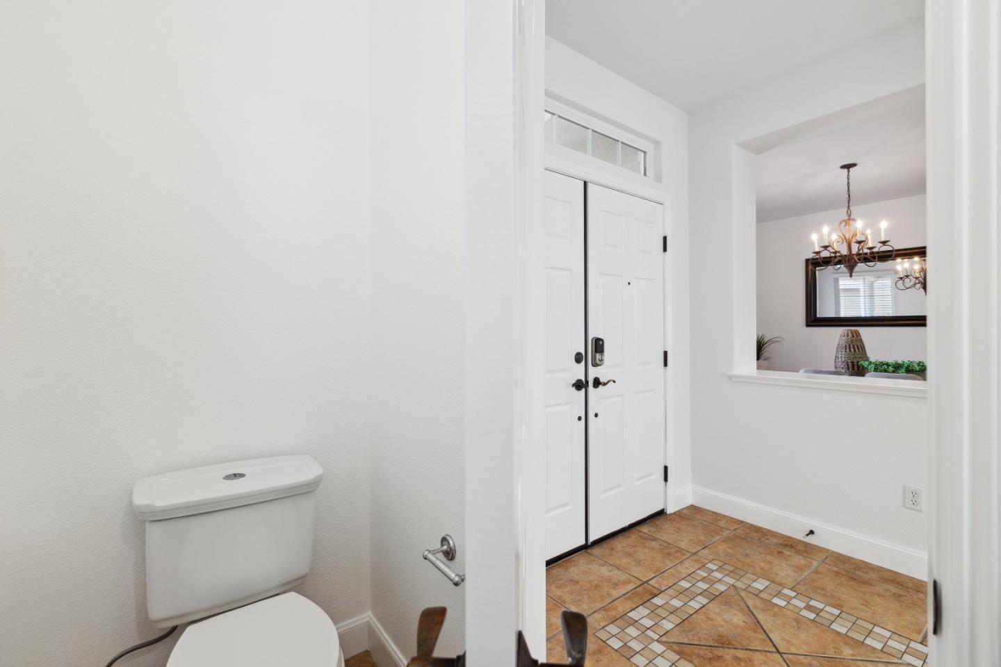 Detail Gallery Image 12 of 41 For 5621 Maymont Ln, Dublin,  CA 94568 - 4 Beds | 2/1 Baths