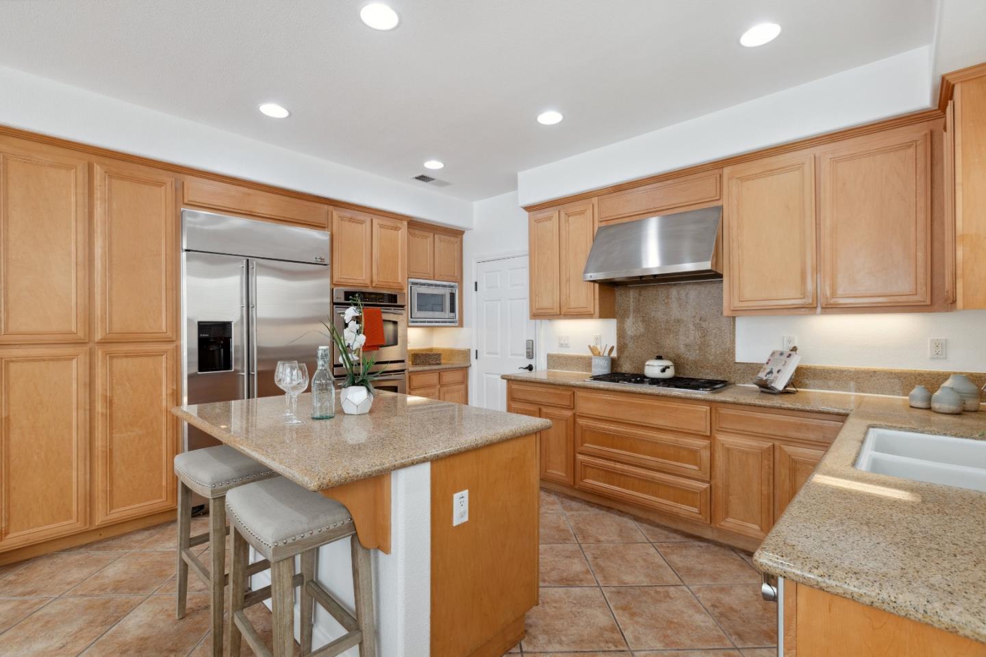 Detail Gallery Image 14 of 41 For 5621 Maymont Ln, Dublin,  CA 94568 - 4 Beds | 2/1 Baths