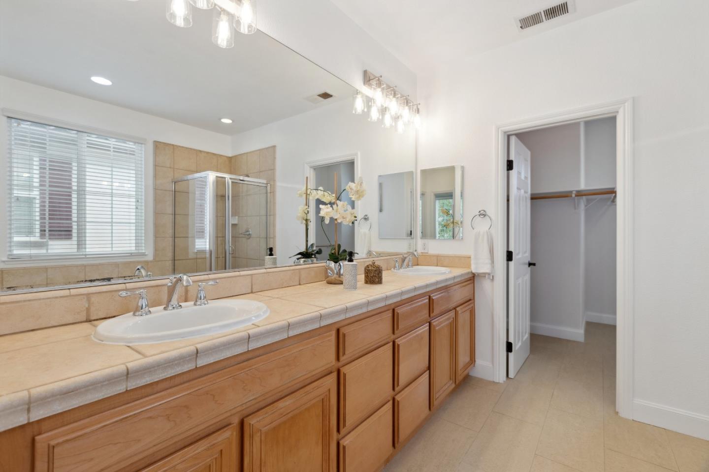 Detail Gallery Image 26 of 41 For 5621 Maymont Ln, Dublin,  CA 94568 - 4 Beds | 2/1 Baths
