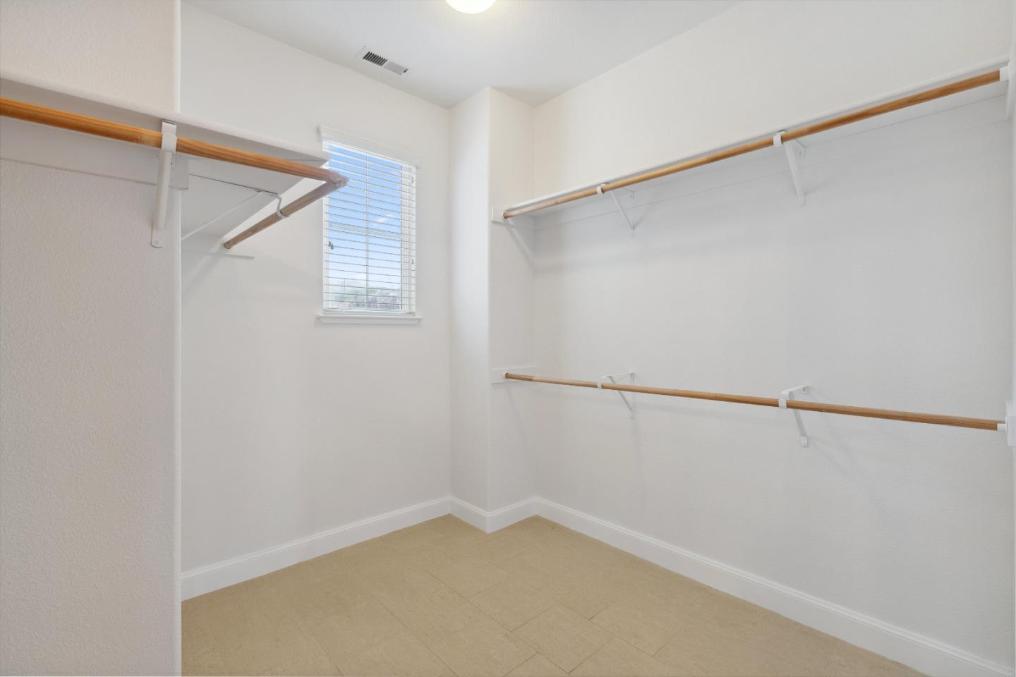 Detail Gallery Image 27 of 41 For 5621 Maymont Ln, Dublin,  CA 94568 - 4 Beds | 2/1 Baths