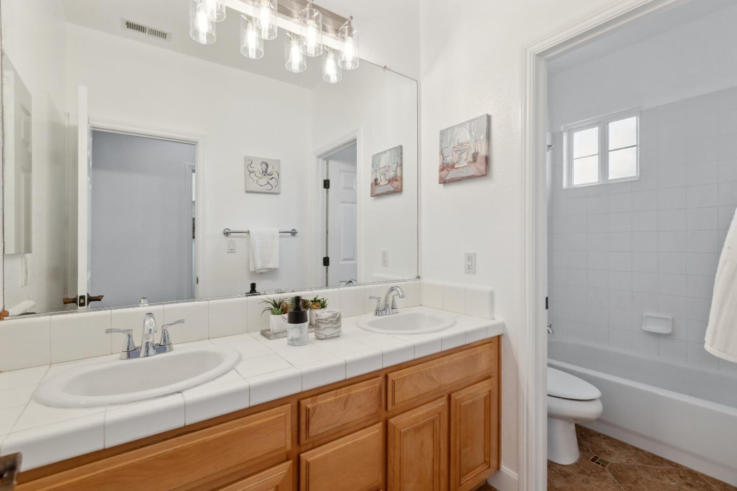 Detail Gallery Image 35 of 41 For 5621 Maymont Ln, Dublin,  CA 94568 - 4 Beds | 2/1 Baths