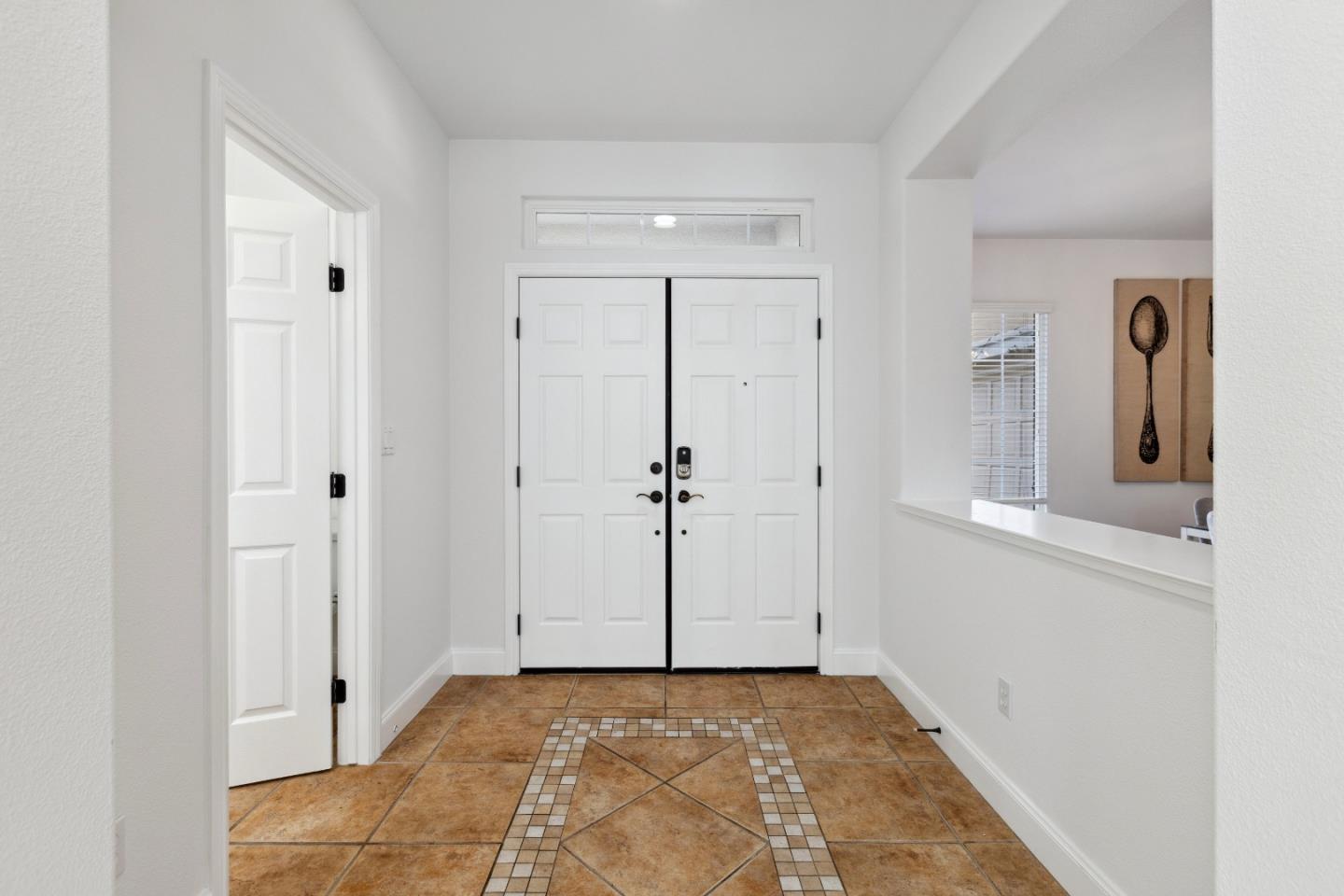 Detail Gallery Image 4 of 41 For 5621 Maymont Ln, Dublin,  CA 94568 - 4 Beds | 2/1 Baths