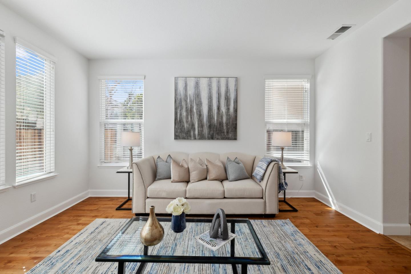 Detail Gallery Image 5 of 41 For 5621 Maymont Ln, Dublin,  CA 94568 - 4 Beds | 2/1 Baths