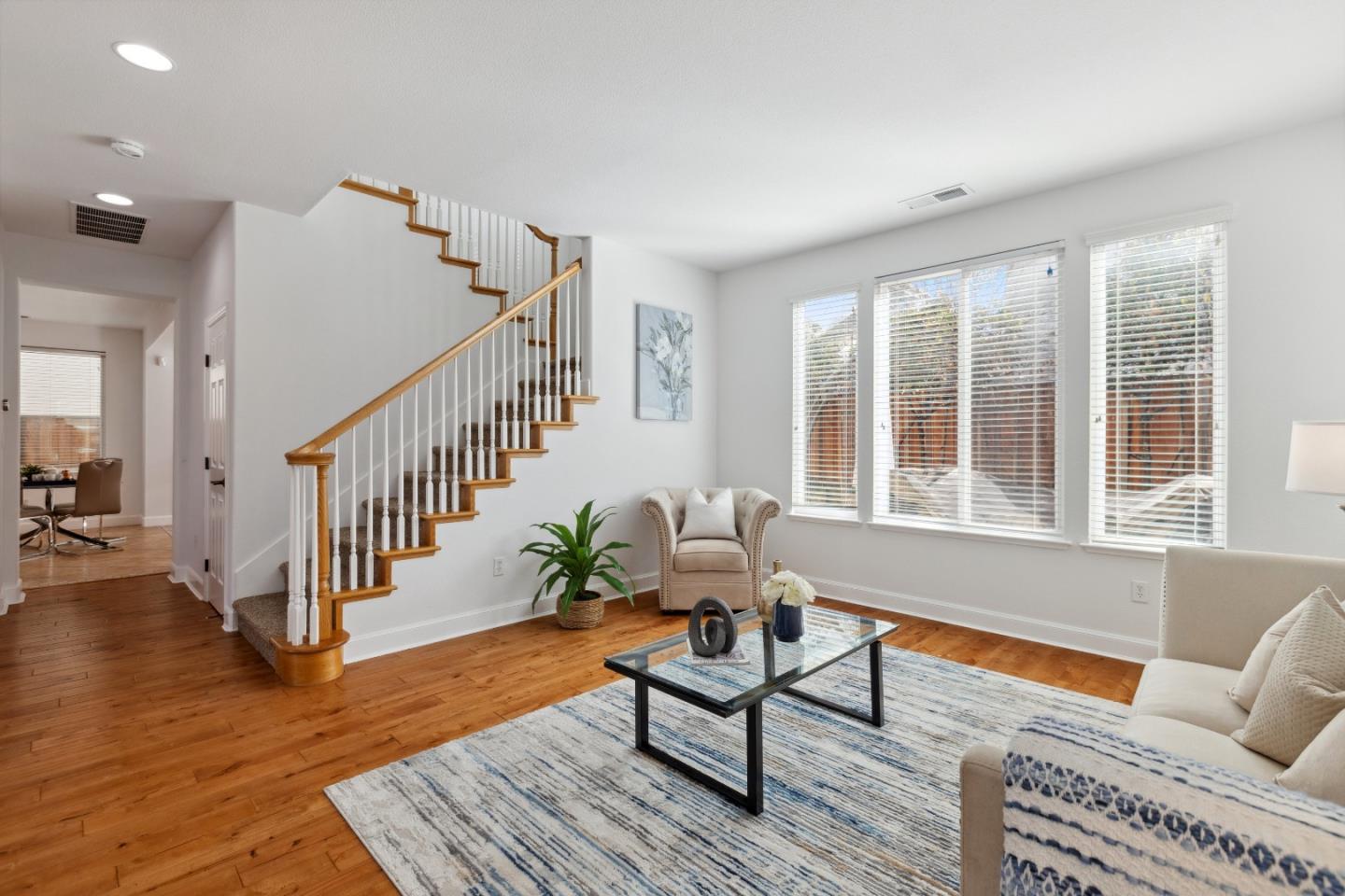 Detail Gallery Image 7 of 41 For 5621 Maymont Ln, Dublin,  CA 94568 - 4 Beds | 2/1 Baths