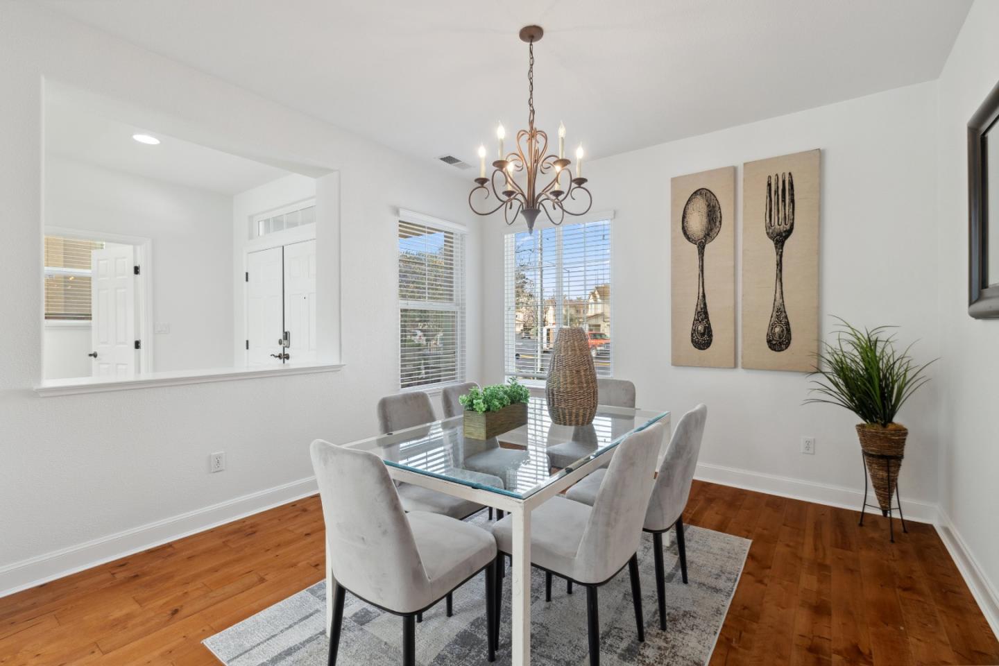 Detail Gallery Image 9 of 41 For 5621 Maymont Ln, Dublin,  CA 94568 - 4 Beds | 2/1 Baths