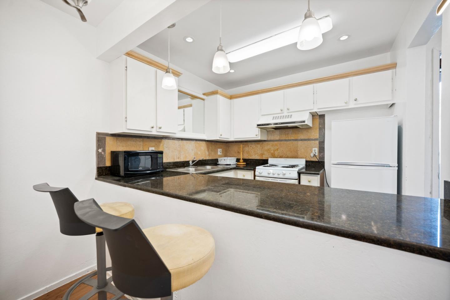 Detail Gallery Image 10 of 53 For 441 W Macarthur Blvd, Oakland,  CA 94609 - – Beds | – Baths