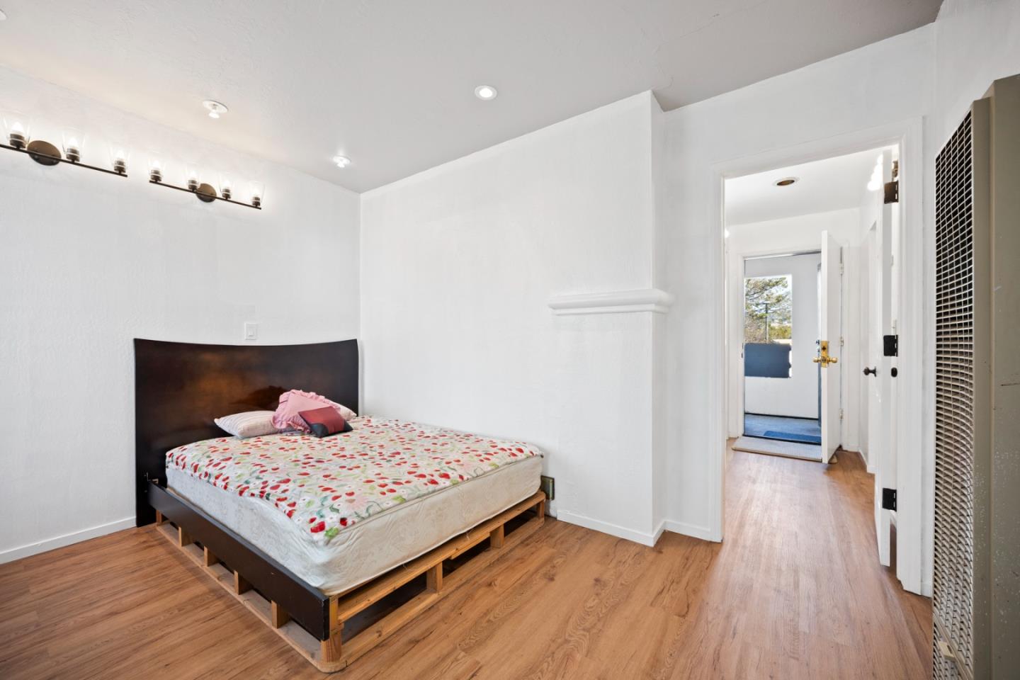 Detail Gallery Image 15 of 53 For 441 W Macarthur Blvd, Oakland,  CA 94609 - – Beds | – Baths