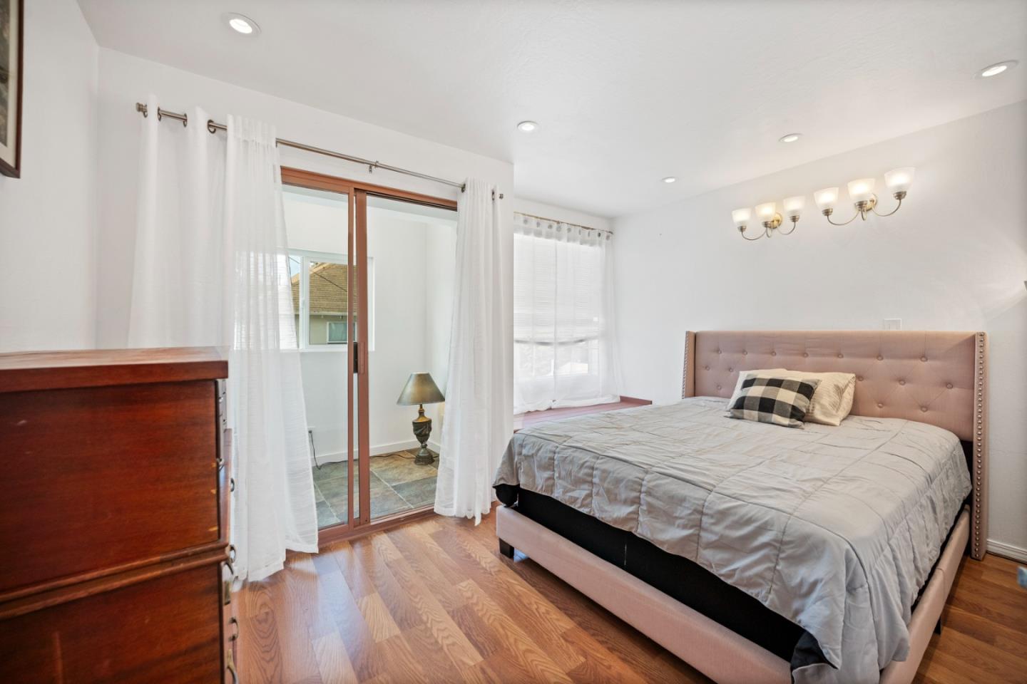Detail Gallery Image 5 of 53 For 441 W Macarthur Blvd, Oakland,  CA 94609 - – Beds | – Baths