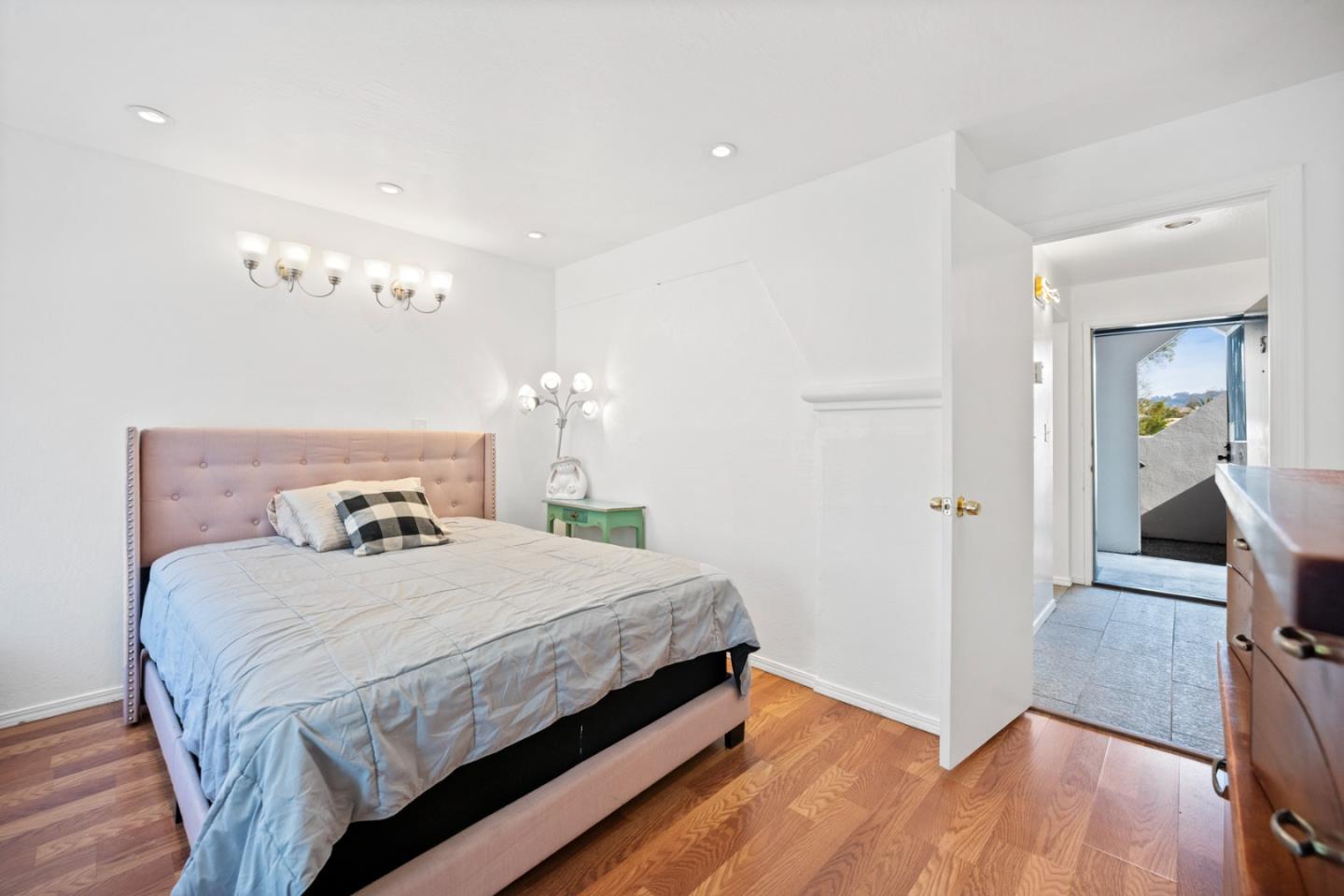 Detail Gallery Image 7 of 53 For 441 W Macarthur Blvd, Oakland,  CA 94609 - – Beds | – Baths