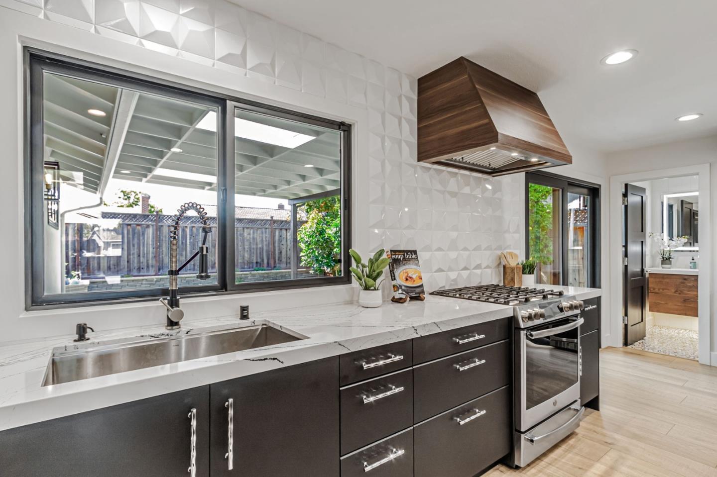 Detail Gallery Image 26 of 93 For 1588 Calle De Stuarda, San Jose,  CA 95118 - 4 Beds | 3 Baths