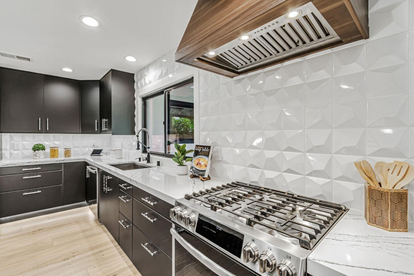 Detail Gallery Image 33 of 93 For 1588 Calle De Stuarda, San Jose,  CA 95118 - 4 Beds | 3 Baths